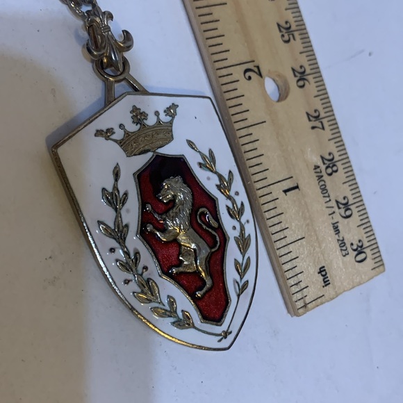 Lion crest shield fleur de lis vintage necklace - Picture 9 of 12